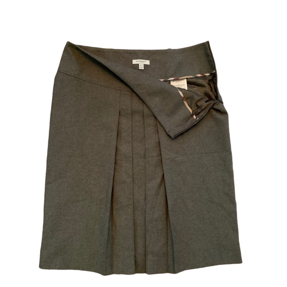 Authentic Burberry pleated skirt size medium